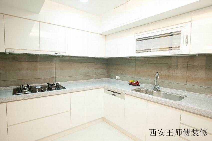 简洁现代家居厨房 白色橱柜装饰图