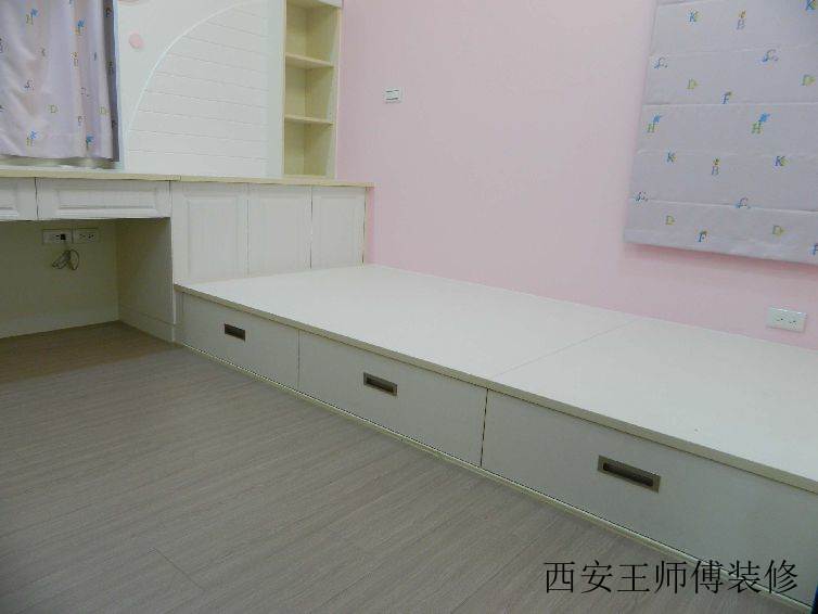精美简约书房地台背景墙装饰图