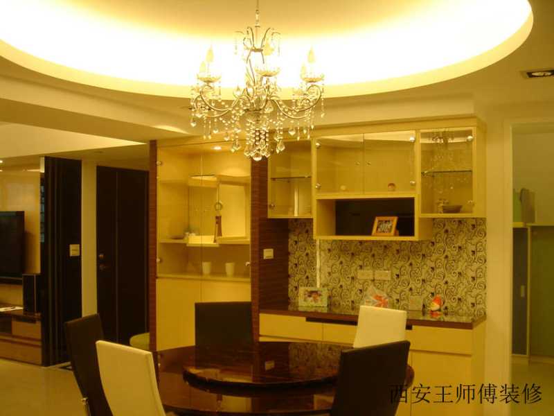精美浅黄色现代中式风格餐厅水晶吊灯装饰效果图