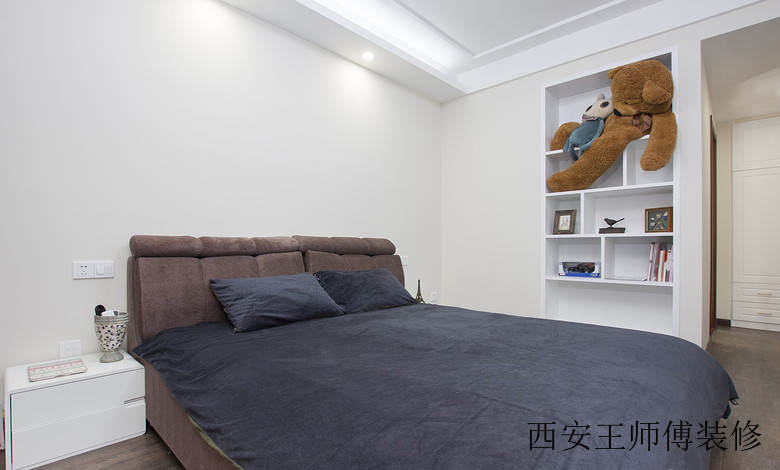 现代简约装修 卧室墙面嵌入式置物柜设计