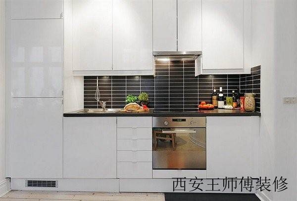 简约家居厨房纯白橱柜装饰图